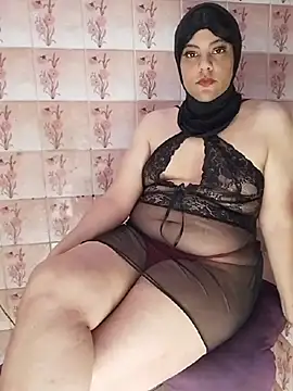 Snapshot of LenaQPeach chatting on June 22, 11:07 am LenaQPeach online show from June 22, 11:07 am
