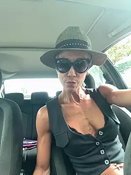 Snapshot of GymQueenCarmen chatting on June 6, 8:08 am GymQueenCarmen online show from June 6, 8:08 am
