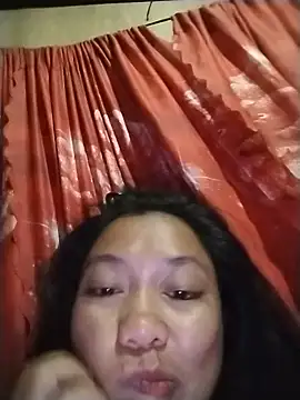 Snapshot of Yummyleyn chatting on June 1, 1:13 pm Yummyleyn online show from June 1, 1:13 pm