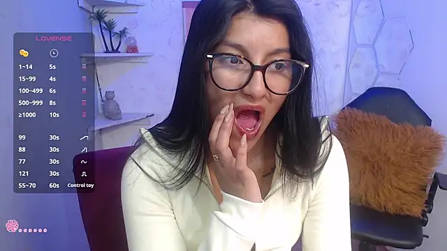 Hailey Adams online show from July 8, 2:32 pm