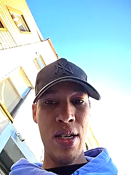 Snapshot of el_negga chatting on June 2, 10:28 am el negga online show from June 2, 10:28 am