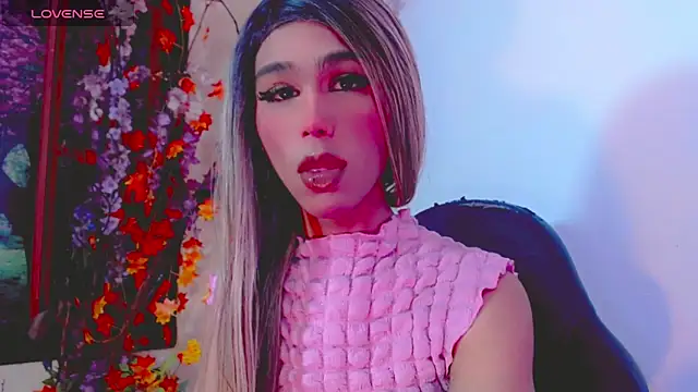 Snapshot of Honey_Balenciaga chatting on June 21, 3:31 am Honey Balenciaga online show from June 21, 3:31 am