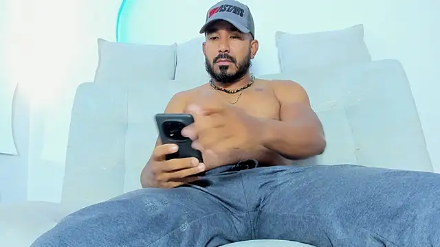 LeoCarter  online show from June 18, 1:15 pm