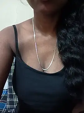 Sexy-Zeenat online show from July 8, 8:30 am