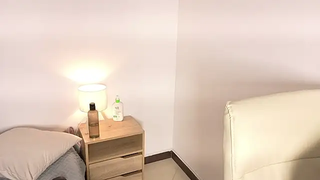 zoemoon1  online show from July 16, 4:40 am