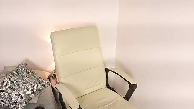 zoemoon1  online show from July 18, 4:05 am