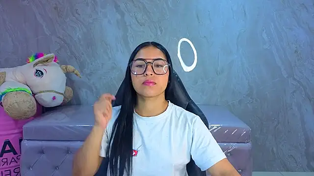 lia x a online show from June 8, 1:00 pm