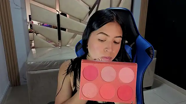 lia x a online show from June 25, 1:48 pm