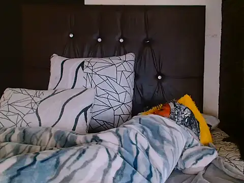 sexybitchh22 online show from June 18, 7:41 am