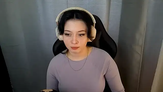 YunaLush online show from June 5, 6:52 am