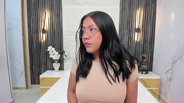 Chloe dreams4u online show from July 8, 11:37 am
