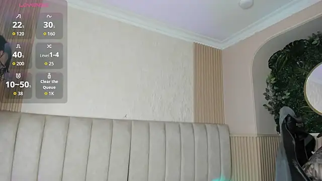 Snapshot of julimonroe_ chatting on July 1, 12:23 am julimonroe online show from July 1, 12:23 am
