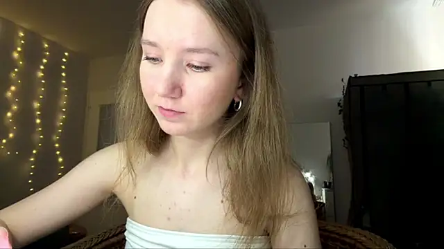 Snapshot of smalllisa chatting on June 18, 6:12 pm smalllisa online show from June 18, 6:12 pm