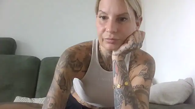 Snapshot of Sierablum chatting on July 7, 7:56 am Sierablum online show from July 7, 7:56 am