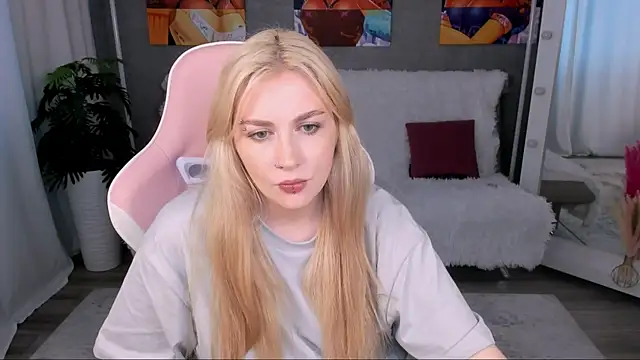 Snapshot of AmaliaWinslet chatting on June 26, 2:10 pm AmaliaWinslet online show from June 26, 2:10 pm