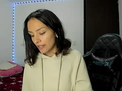 Snapshot of Megan_blue__ chatting on June 9, 10:21 pm Megan blue online show from June 9, 10:21 pm