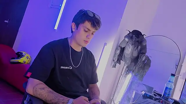 angel still  online show from July 3, 3:35 am