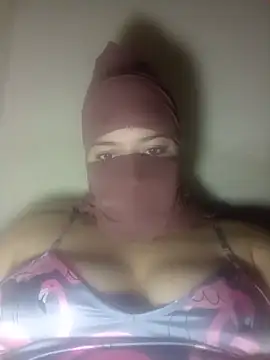 Snapshot of daloua_sexy chatting on July 16, 12:05 am daloua sexy online show from July 16, 12:05 am