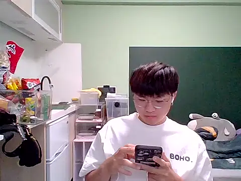Yang 571 online show from June 8, 9:15 pm