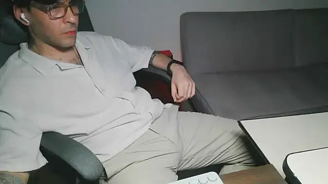 Snapshot of Luca-ItaloArgen chatting on June 9, 5:08 am Luca-ItaloArgen online show from June 9, 5:08 am