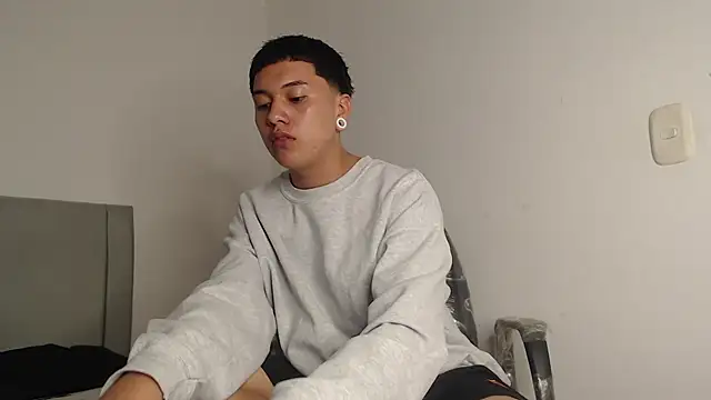 Owenn  blueee online show from June 27, 3:33 am