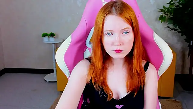 ari-kittyy online show from June 18, 4:02 am
