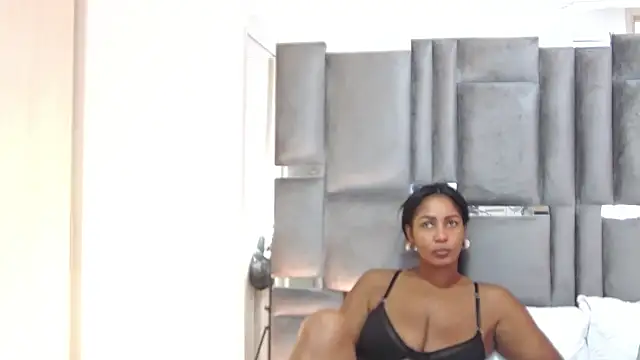 Snapshot of IvyEllis1 chatting on July 6, 2:47 pm IvyEllis1 online show from July 6, 2:47 pm