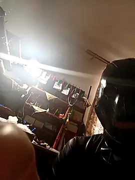 Snapshot of RubberFetischem chatting on December 20, 10:44 am RubberFetischem online show from December 20, 10:44 am