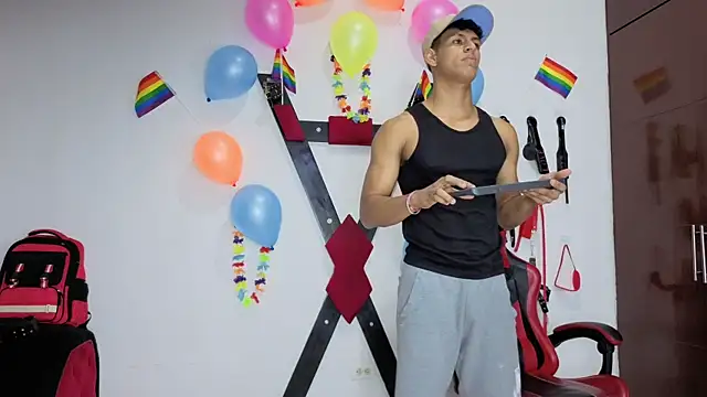 Nicolas AthleticBoy online show from July 18, 8:34 pm