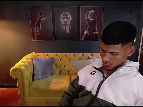 Snapshot of chris_jacks1 chatting on June 13, 7:23 pm chris jacks1 online show from June 13, 7:23 pm