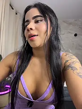 Snapshot of kate_aly chatting on June 29, 1:23 am kate aly online show from June 29, 1:23 am