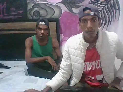 Snapshot of Ryan_chocolate_horny chatting on June 6, 8:24 pm Ryan chocolate horny online show from June 6, 8:24 pm