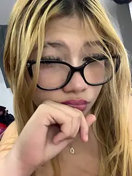 Snapshot of zury_cute1 chatting on June 5, 6:52 am zury cute1 online show from June 5, 6:52 am