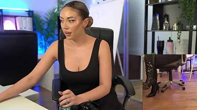 BabesGoWild online show from March 27, 5:57 am