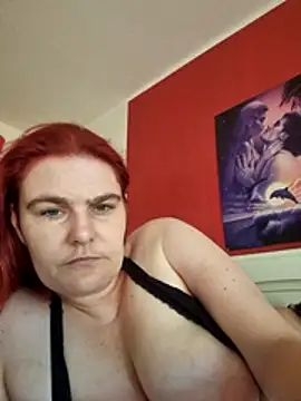 Snapshot of GoldenWifee chatting on June 18, 9:14 am GoldenWifee online show from June 18, 9:14 am