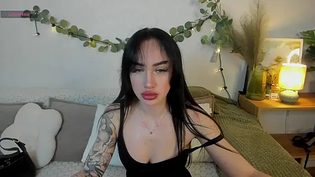 MayaGlamour online show from June 10, 12:15 pm