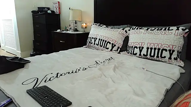 gothbaby3055 online show from June 26, 6:34 pm