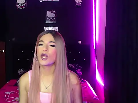 Snapshot of madame_kitty chatting on July 10, 3:00 am madame kitty online show from July 10, 3:00 am