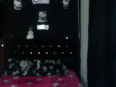 Snapshot of madame_kitty chatting on July 10, 10:01 pm madame kitty online show from July 10, 10:01 pm