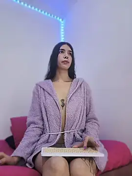 Snapshot of MaddyMendozax chatting on June 28, 1:44 am MaddyMendozax online show from June 28, 1:44 am