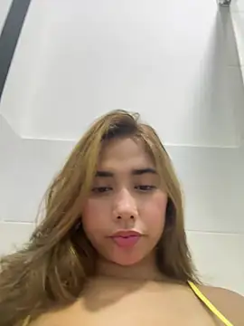 Issie 01 online show from July 5, 11:12 pm