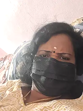 Snapshot of aiswarya143 chatting on June 14, 5:31 am aiswarya143 online show from June 14, 5:31 am