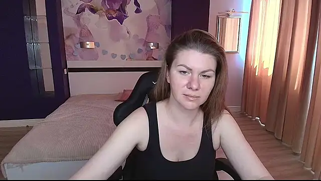 Snapshot of LunaKissesx chatting on June 18, 11:25 am LunaKissesx online show from June 18, 11:25 am