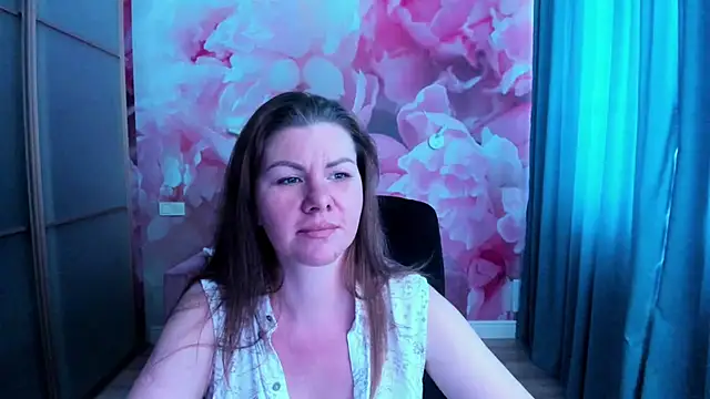 Snapshot of LunaKissesx chatting on June 21, 11:24 am LunaKissesx online show from June 21, 11:24 am