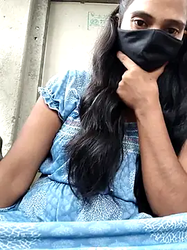 Snapshot of Tanvi-j chatting on July 10, 5:01 am Tanvi-j online show from July 10, 5:01 am