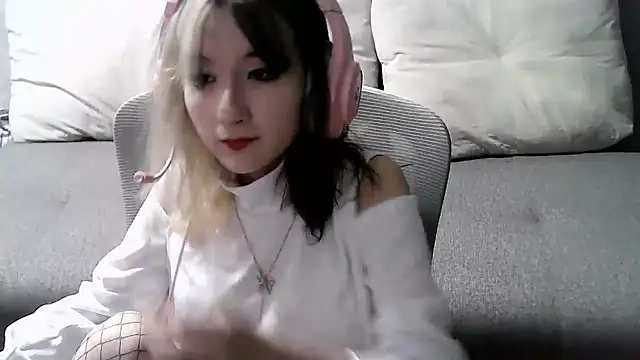 Snapshot of Lilfain_baby chatting on July 14, 12:22 pm Lilfain baby online show from July 14, 12:22 pm