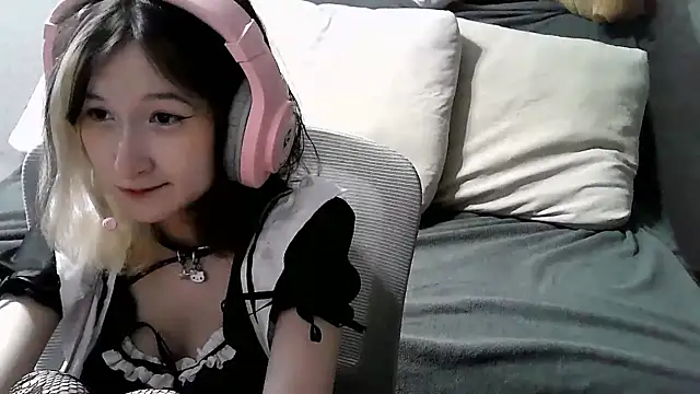 Snapshot of Lilfain_baby chatting on July 25, 11:08 am Lilfain baby online show from July 25, 11:08 am