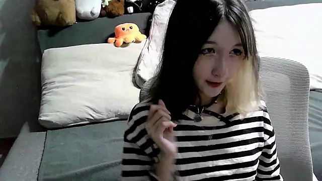Snapshot of Lilfain_baby chatting on July 28, 12:12 pm Lilfain baby online show from July 28, 12:12 pm