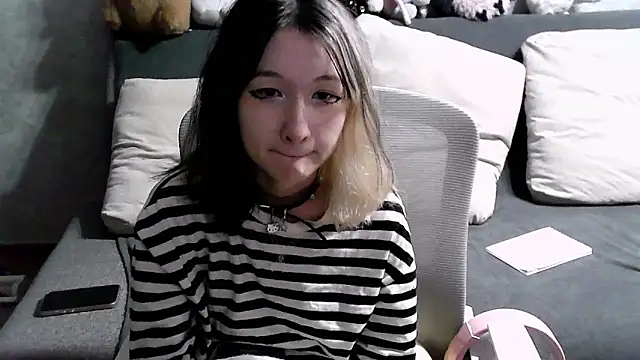 Snapshot of Lilfain_baby chatting on July 28, 3:21 pm Lilfain baby online show from July 28, 3:21 pm