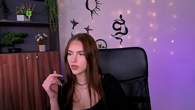 naomi perl online show from August 9, 9:14 am